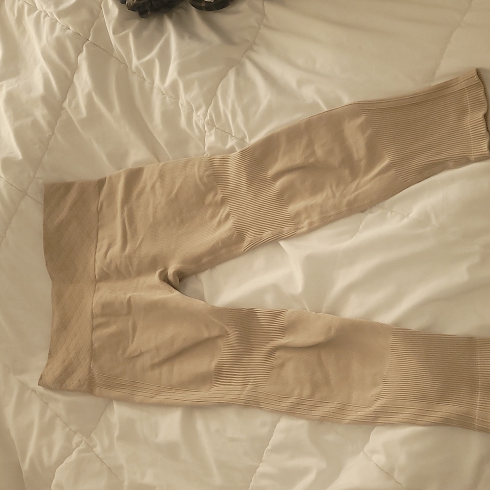 Savvy Nude Capri Leggings